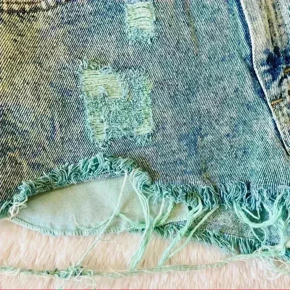 Vintage Vintage Turquoise Tinted High Waisted “Mom” Distress Cutoff Jean Shorts - Picture 3 of 12